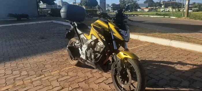 CB 300F TWISTER ABS 2023 - Dourada (Único dono / acessórios)