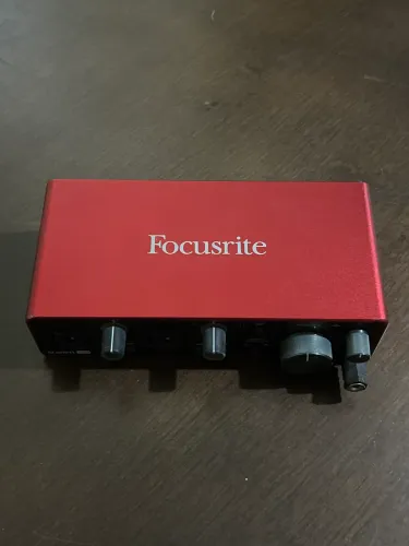 Interface de áudio Focusrite Scarlett 2i2 solo