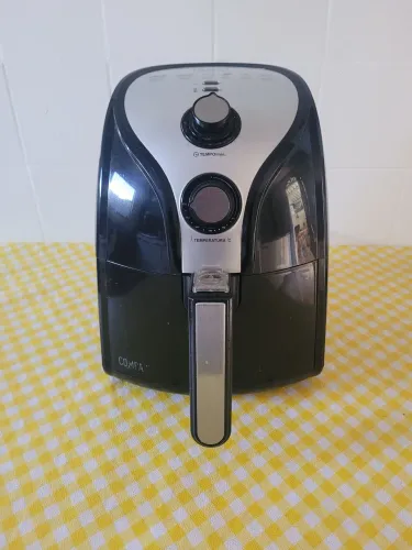 Air Fryer Black + Decker Compacta (ótimo estado)