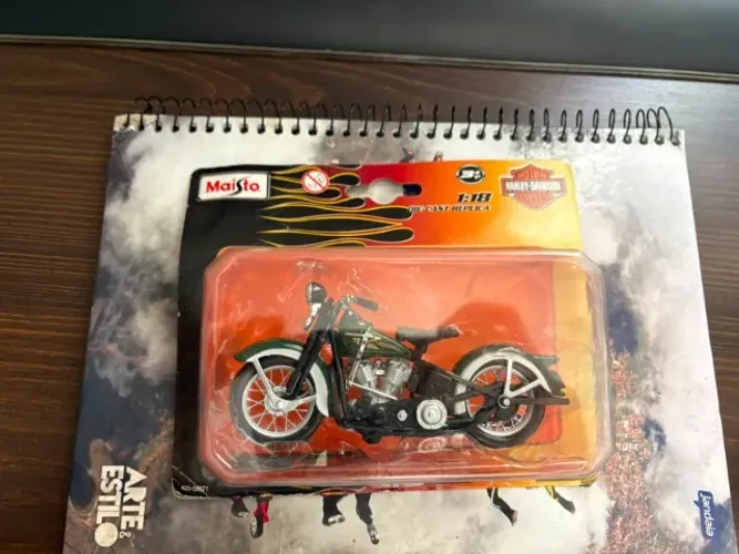 Miniatura Maisto 1936 EL Knucklehead