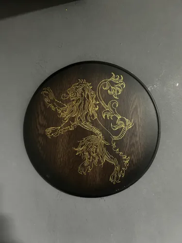 Quadro Decorativo Leão Lannister - Game of Thrones | Gravura Dourada em Madeira