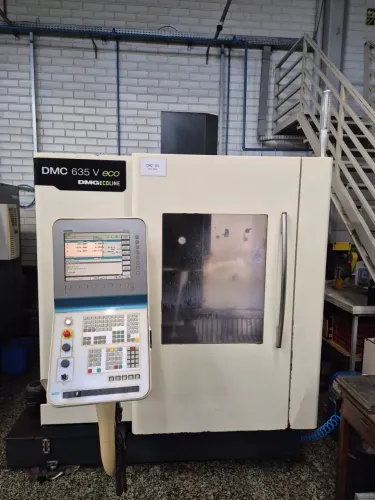 Centro de Usinagem vertical CNC DMG