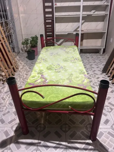 2 camas de solteiro de tudo