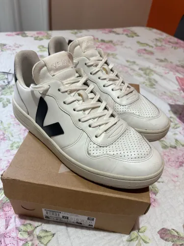 Veja V-10 Leather Branco Original 42
