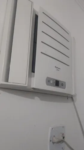 Ar-Condicionado de Janela Springer Midea 7.500 BTUs Eletrônico (Com Controle)