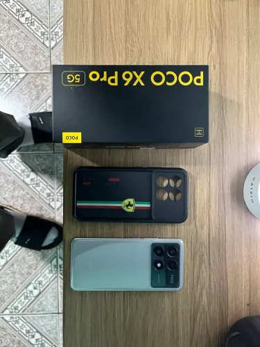 Poco X6 Pro 512 GB, apenas algumas marcas de uso e um trincado no vidro da tela