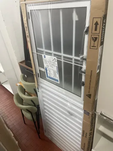 Porta Palheta de Alumínio Linha 25 Abertura para Direita