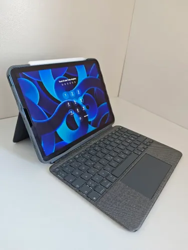 iPad Air 5th gen M1, com Apple Pen 2 + Logitech Combo Touch