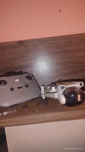 Drone DJI mini 3, braço direito frente quebrado funcionando normalmente 