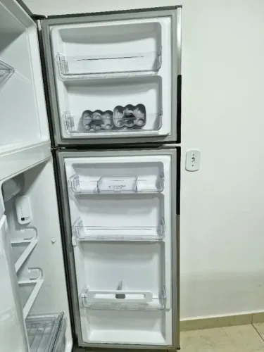 Geladeira frost free 2 portas 386 L 127V NOVINHA