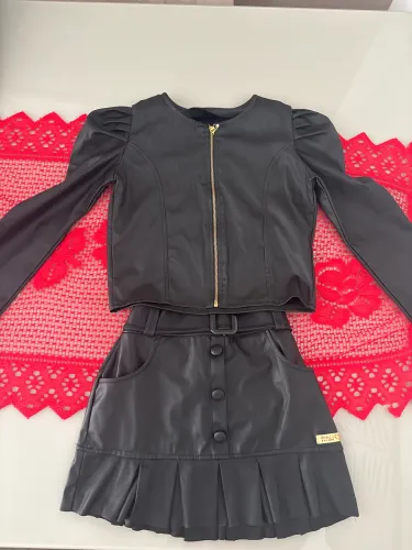 Conjunto casaco e saia