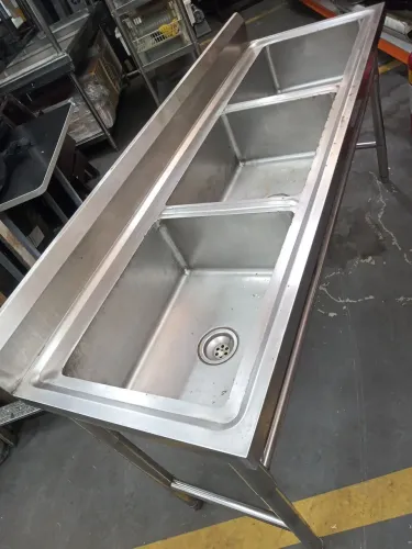 Pia tripla, inox , medidas 175x60x80 , Retirada na Gamboa 