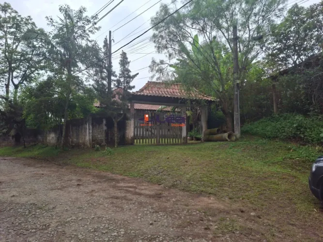 Chácara de luxo à venda em Suzano-SP, bairro Palmeiras: 3 quartos, 1 suíte, 2 salas, 2 ban