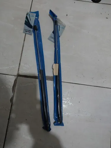 Par de amotecedor porta mala brava pra hoje 60reais