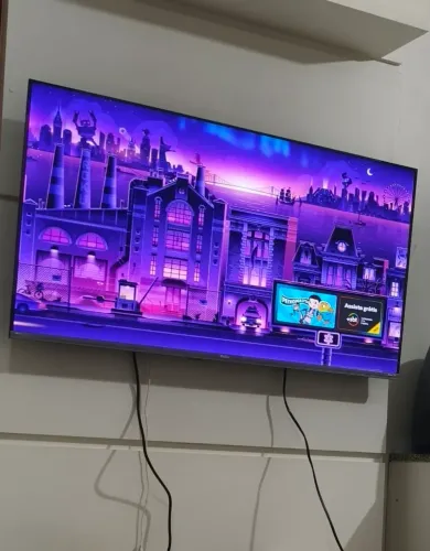 Smart TV Philco Roku 40" Full HD - Apenas 1 Ano de Uso