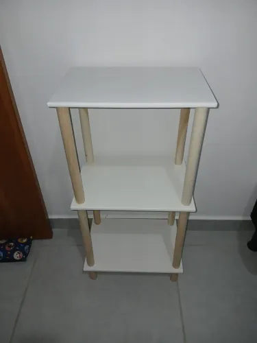 Estante com três prateleiras MDF