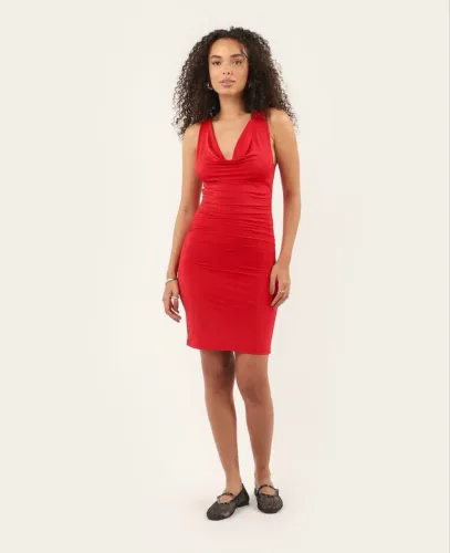 Vestido curto decote vermelho