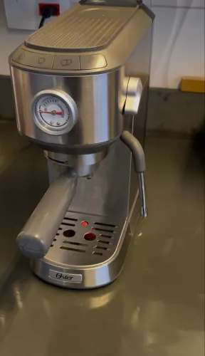 Máquina Café Expresso Oster + Moedor Hamilton 