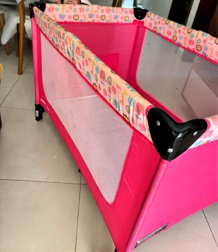 Berço Portátil e Cercado Cosco Rosa - Prático e Seguro