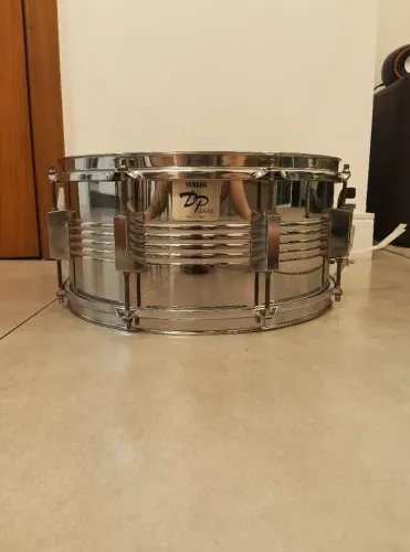 ## Caixa de bateria Yamaha DP Series Steel Shell 14x6,5, anos 90, beirando o impecável !!