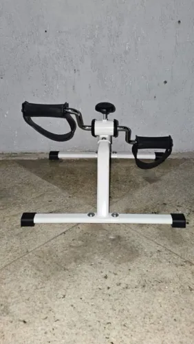 Vendo pedal e bola