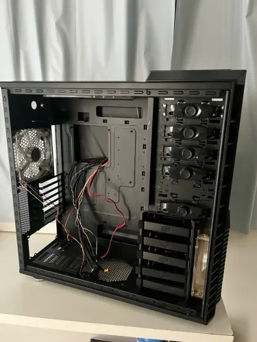 Gabinete HAF 932. Cooler master V10