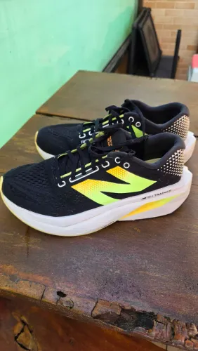 New Balance FuelCell SuperComp Trainer v3 - 250 km - Bom estado