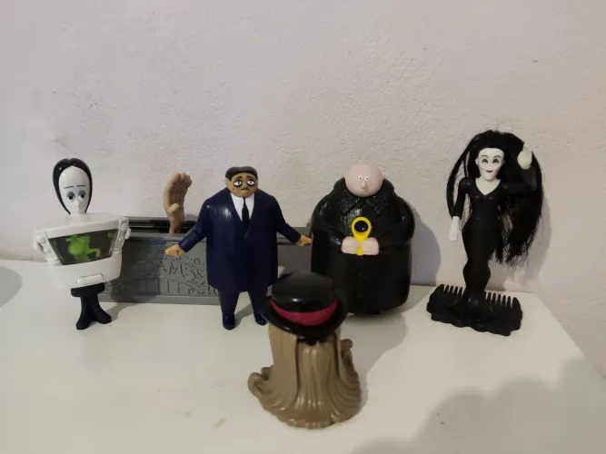 Bonecos colecionáveis Família Addams