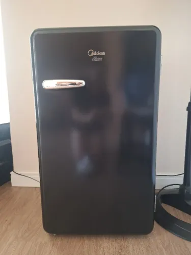 Frigobar Midea retro