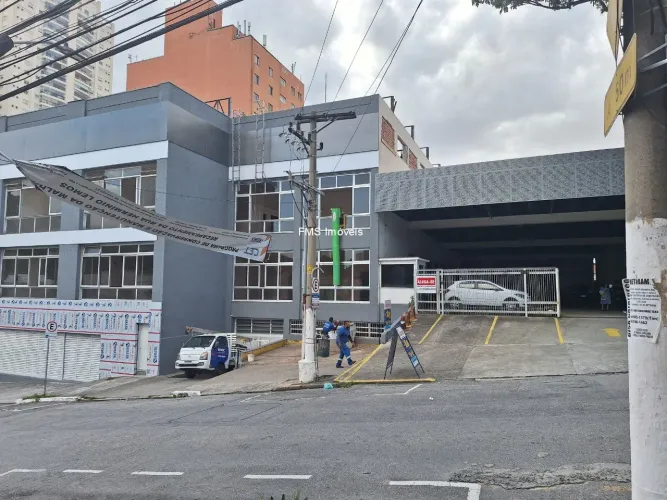 Prédio comercial com 100 vagas no Cambuci