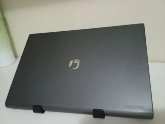 Vende-se um notebook para tirar peça