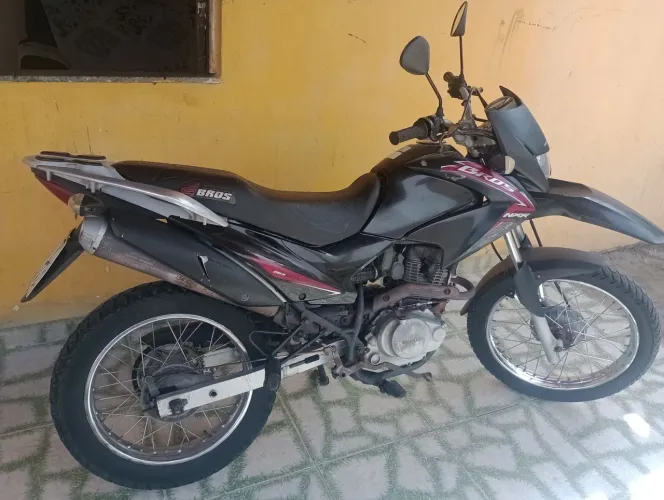 Bros 150 cilindrada e de minha tia tá conservada