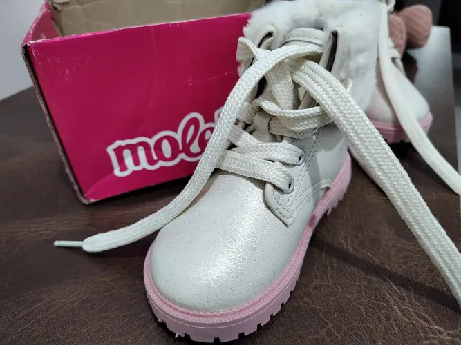 Bota off white tamanho 21 da marca Molekinha - nova