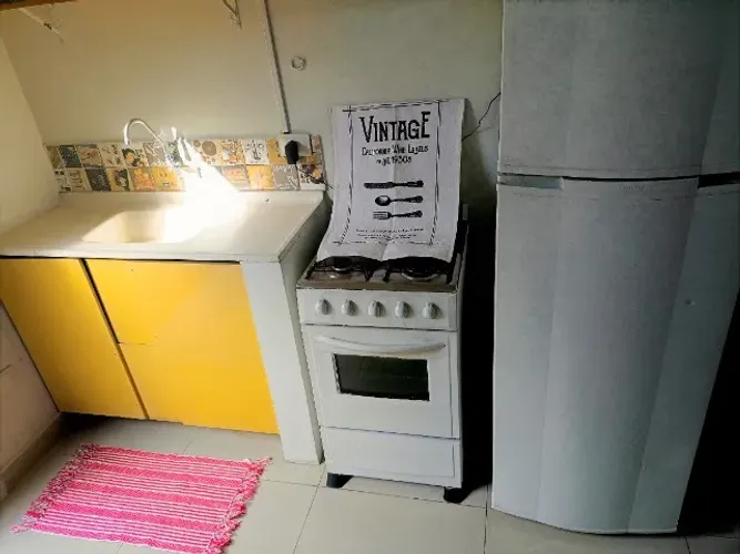 Kitinet Mobiliada colada na UNIDERP perto do Shopping CGDE livre água e luz