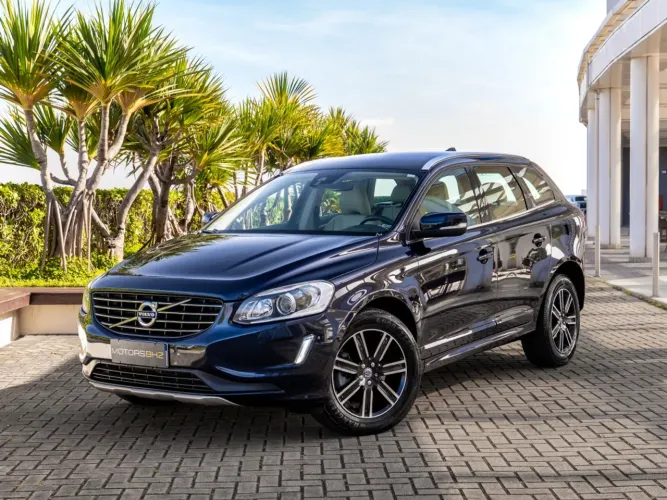 Volvo XC-60 XC 60 D-5 Momentum 2.0 AWD Diesel 5P 2017