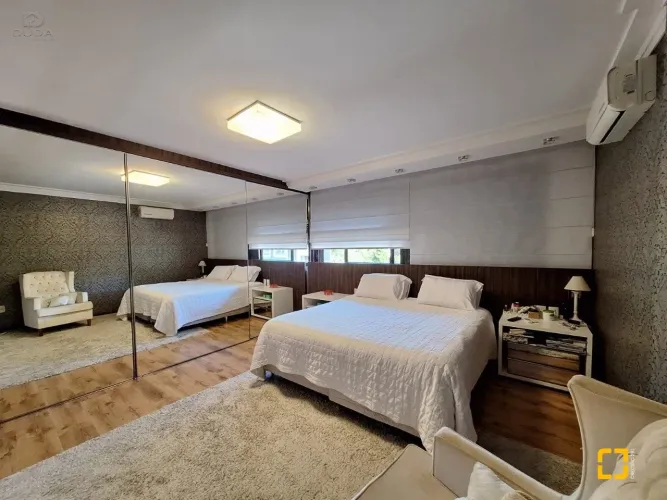 Casa em Condomínio com 282m², 4 dormitórios, 3 Suítes no João Paulo em Florianópolis