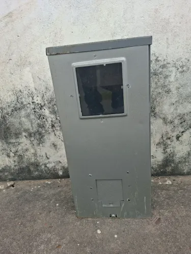 Vende-se relógio de luz e cabo metálico