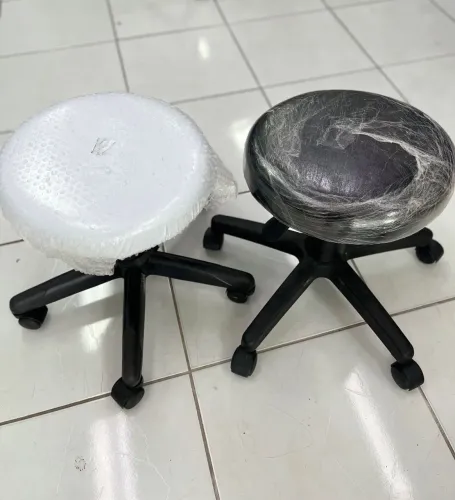 Cadeira tipo Mocho, Branco ou Preto - Novo com Nota