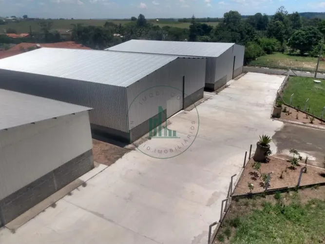 Barracão próximo a rodovia São Pedro