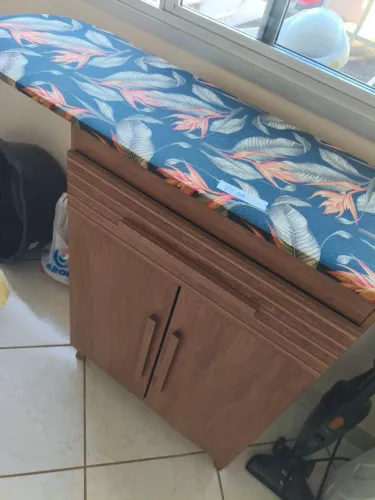 Mesa de passa roupa, semi nova