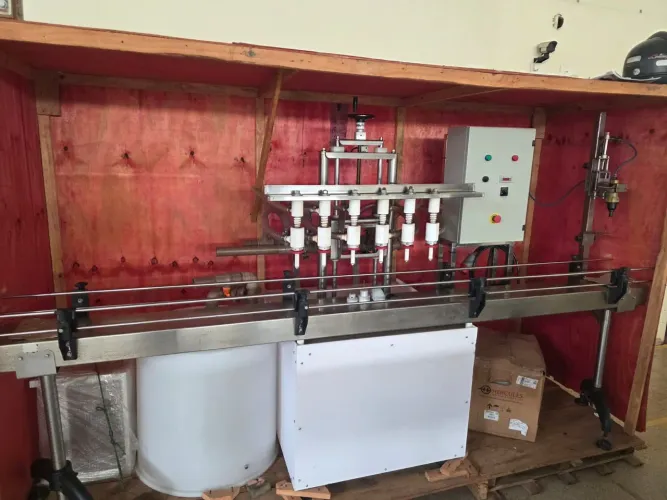 Máquina de envase para líquidos e pastosos semi automática 6 bicos