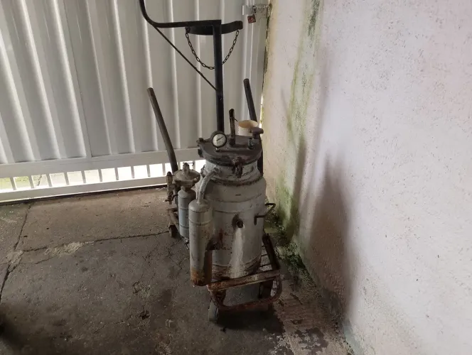 Carbureteira com carrinho transporte 