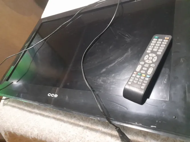 Televisão 32 cce com defeito 