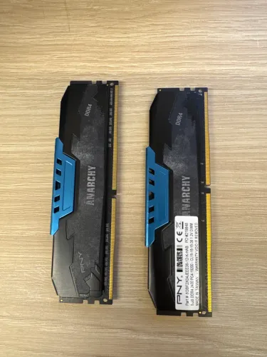 Memória RAM 16 GB (2x8 GB) DDR4, 2400 MHz, PNY, usadas