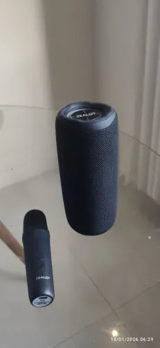 Caixa de som com microfone