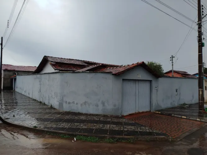Alugo Casa 3/4 em Paraíso 