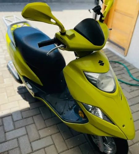 Moto Suzuki Burgman 125 i, ano 2012