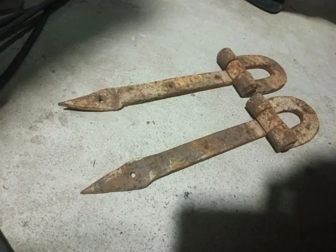 PAR DOBRADIÇAS FERRO MACIÇO ANTIGA 