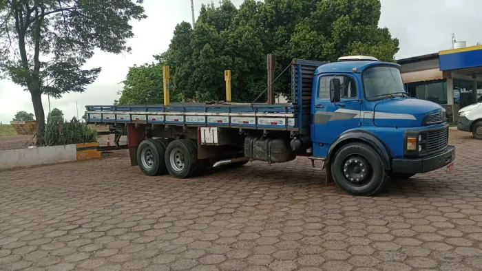 Vendo Mercedes 1113 com mecânica 1518 cadastrada no documento e rodas10 furos