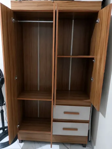 Ótima oportunidade de adquirir um guarda- roupa apenas 1 mês de uso